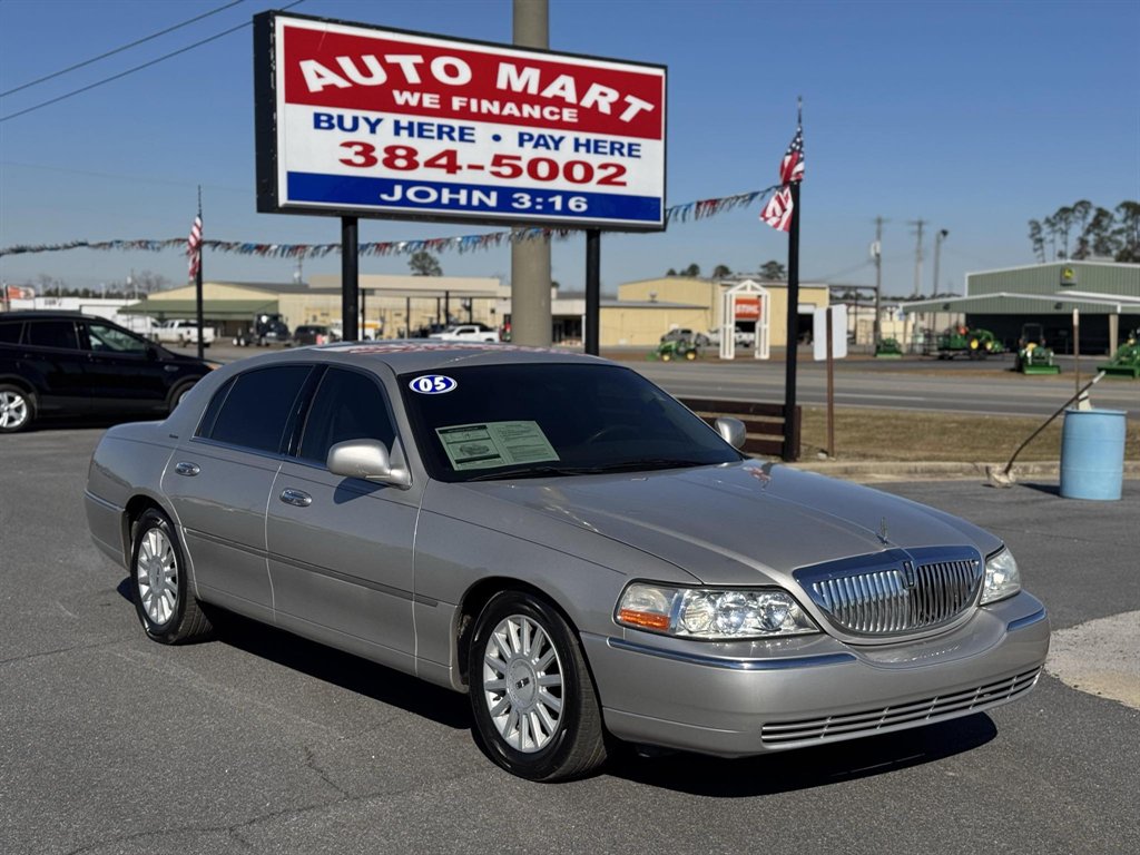 2005 Lincoln Town Car Signature's photo