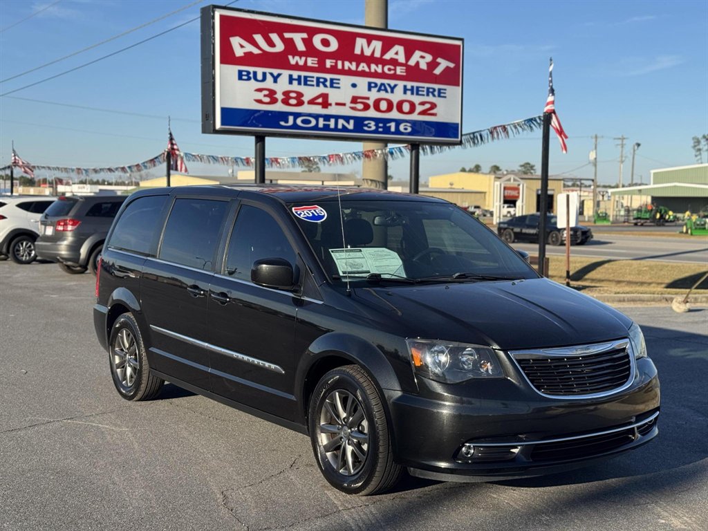 2015 Chrysler Town & Country S's photo