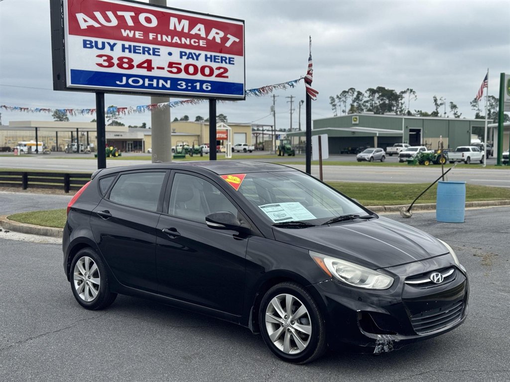 2013 Hyundai Accent SE's photo