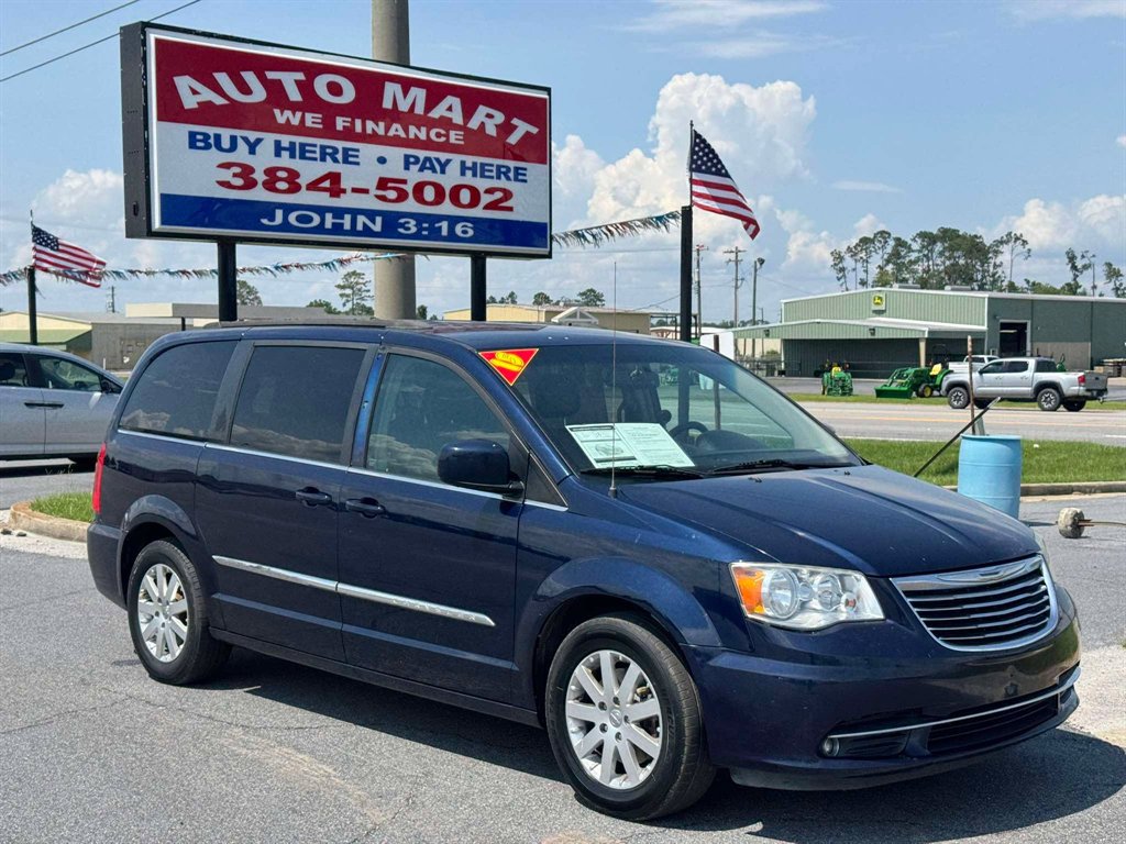 2015 Chrysler Town & Country Touring's photo